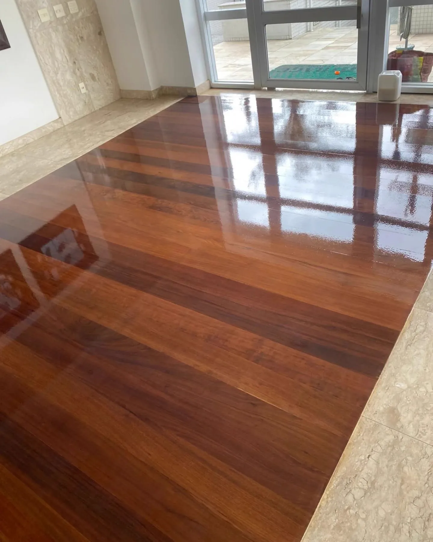 Piso de madeira com resina Loba